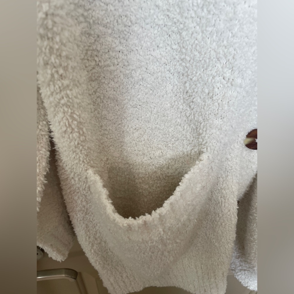 UGG Women’s Cardigan - Picture 4 of 6